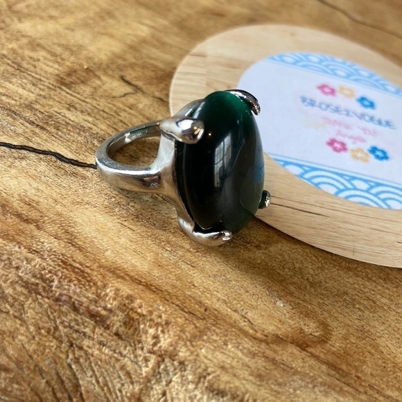 Host Pick 🎉Gorgeous Green Stone Ring - Picture 2 of 4